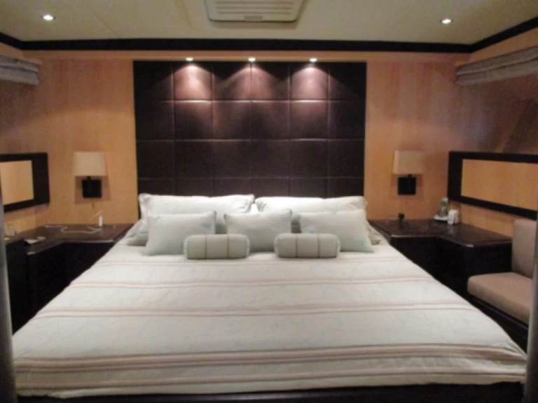 Luxury Yacht rental with or without captain Mangusta Positano