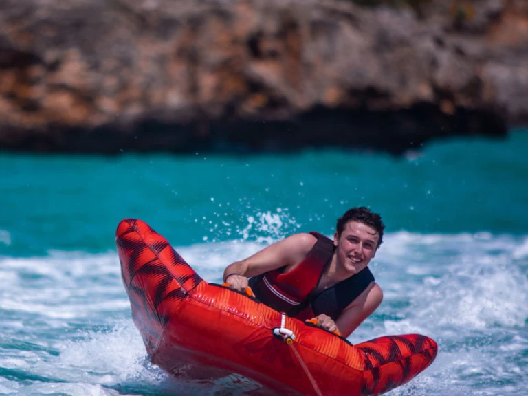 Motorboat rental with or without captain Bénéteau Agay