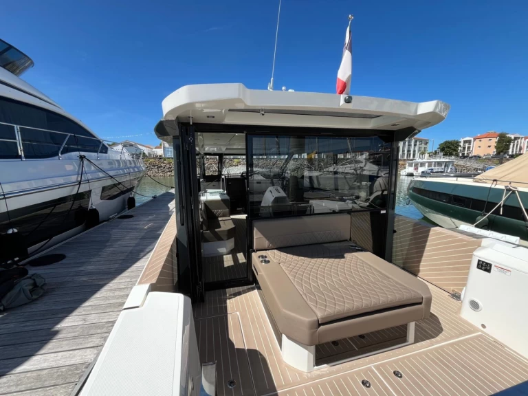 Saxdor Saxdor 400 GTC charter bareboat or captained in  Les Sables-d'Olonne