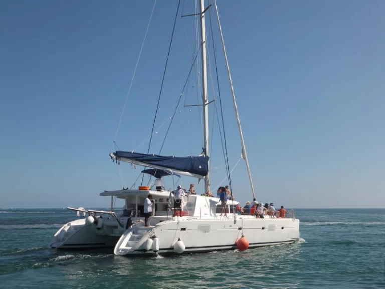 Catamaran rental in Cancún - Lagoon 550