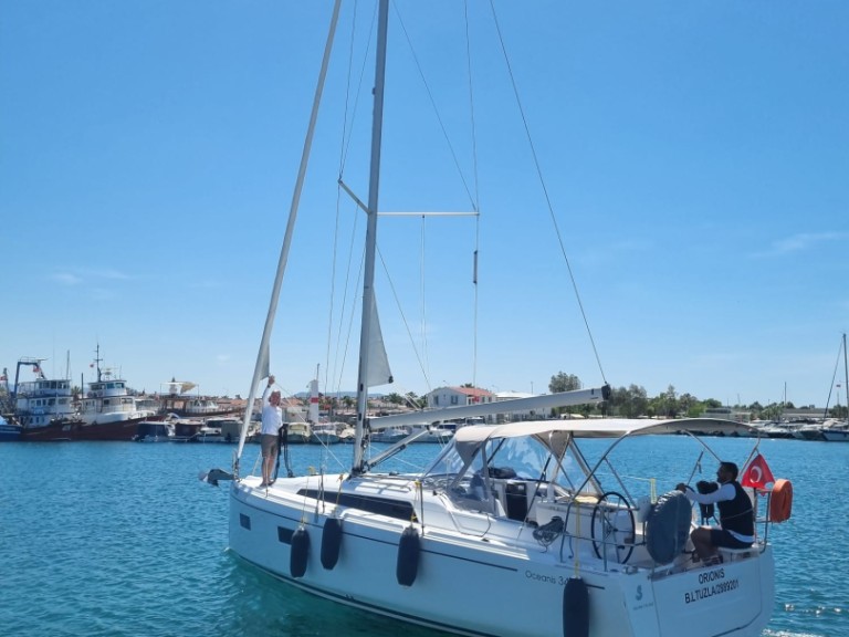 Boat rental Bénéteau Oceanis 34.1 in Orhaniye on Samboat