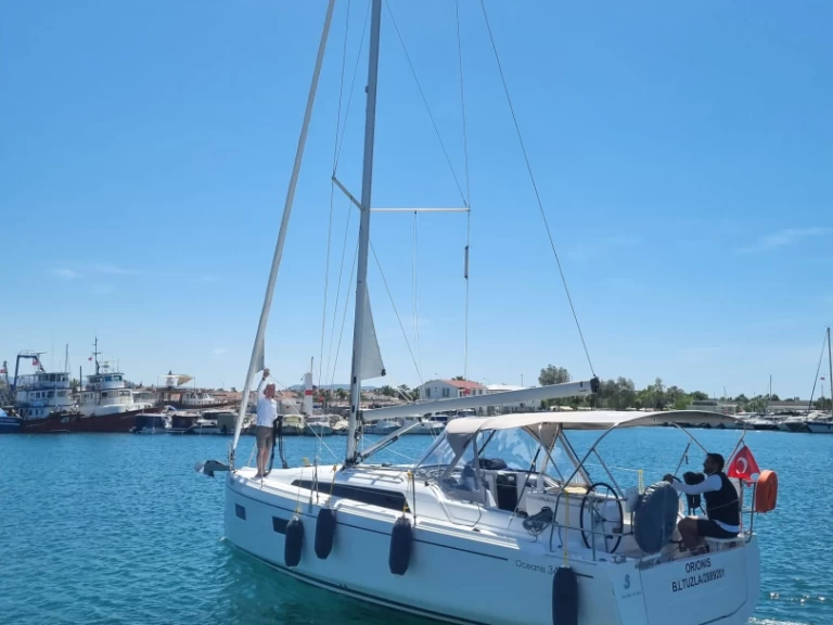 Boat rental Bénéteau Oceanis 34.1 in Orhaniye on Samboat