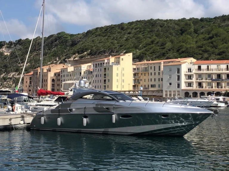 Luxury Yacht rental with or without captain Rizzardi Villeneuve-Loubet