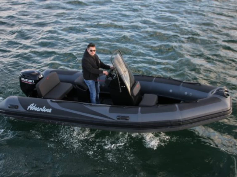 Adventure Vesta 500  in Larmor-Plage on SamBoat