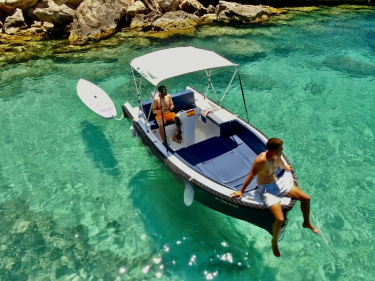 Motorboat rental with or without captain Vanquish Sant Antoni de Portmany