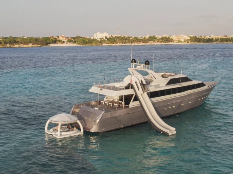 Heesen 115 in Cancún on SamBoat