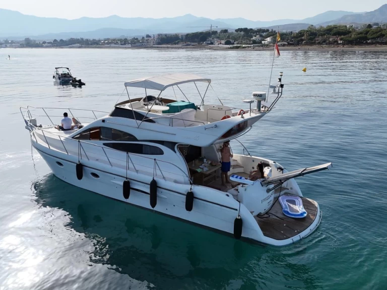 Motorboat rental in Puerto Banús - Doqueve 46