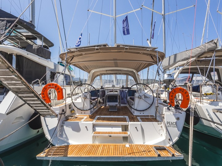 Bareboat Rental Sailboat Bénéteau with a boat licence