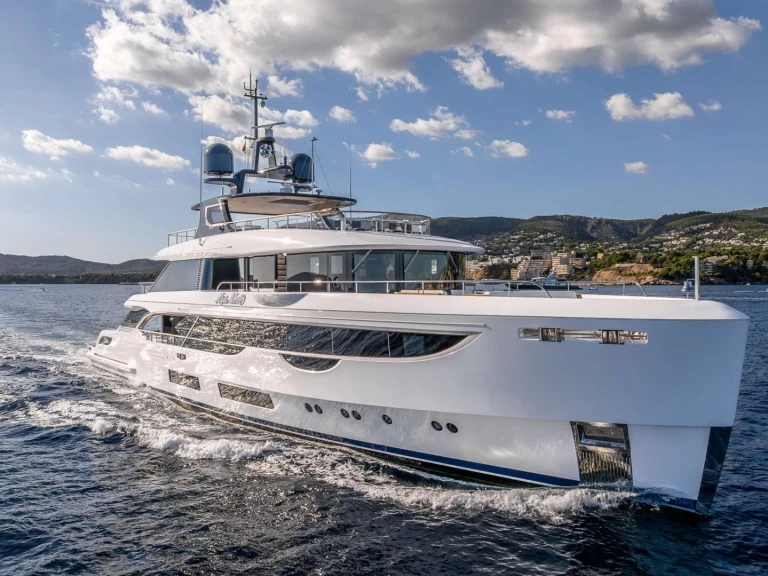 Luxury Yacht rental in Nassau - Benetti ALPHA WAVES 