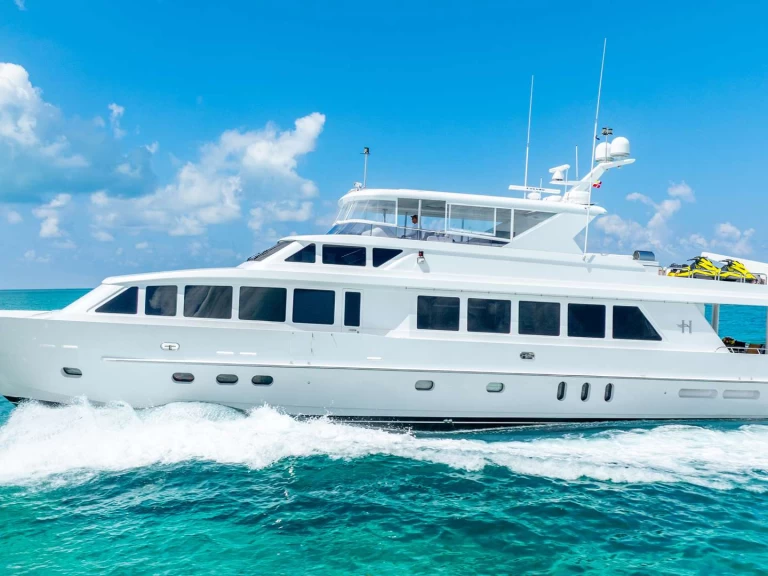 Bareboat Rental Luxury Yacht Hargrave with a boat licence