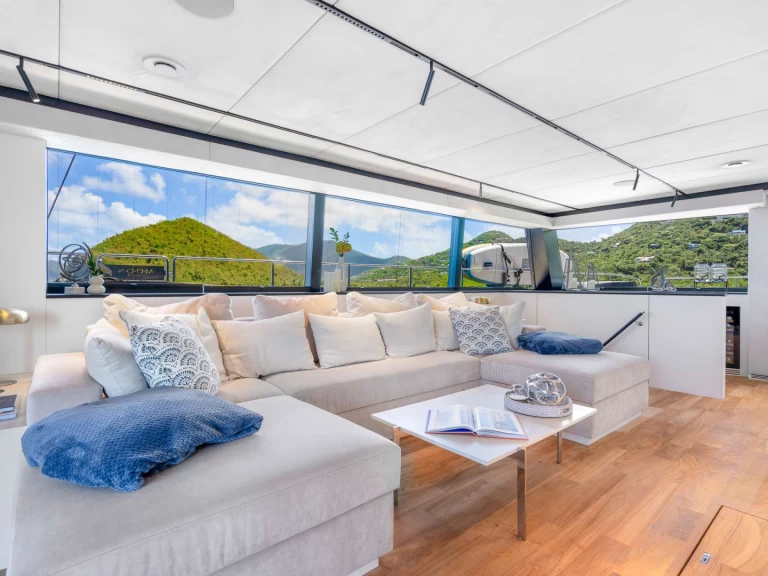 Bareboat Rental Luxury Yacht Moon Yacht with a boat licence