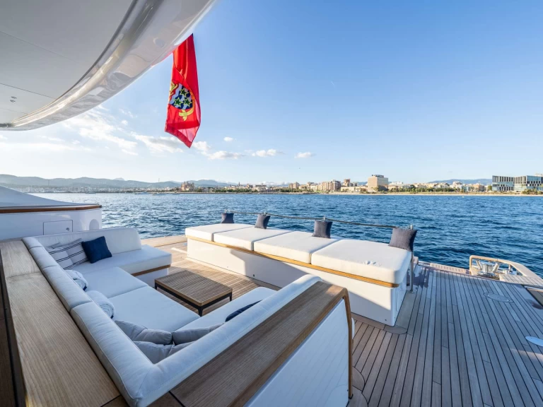 Bareboat Rental Luxury Yacht Benetti with a boat licence