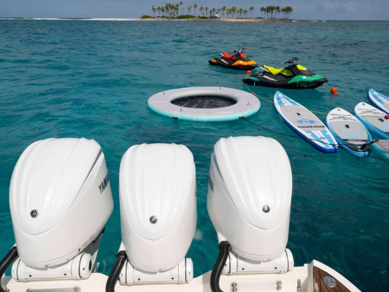 Bareboat Rental Luxury Yacht Mangusta with a boat licence