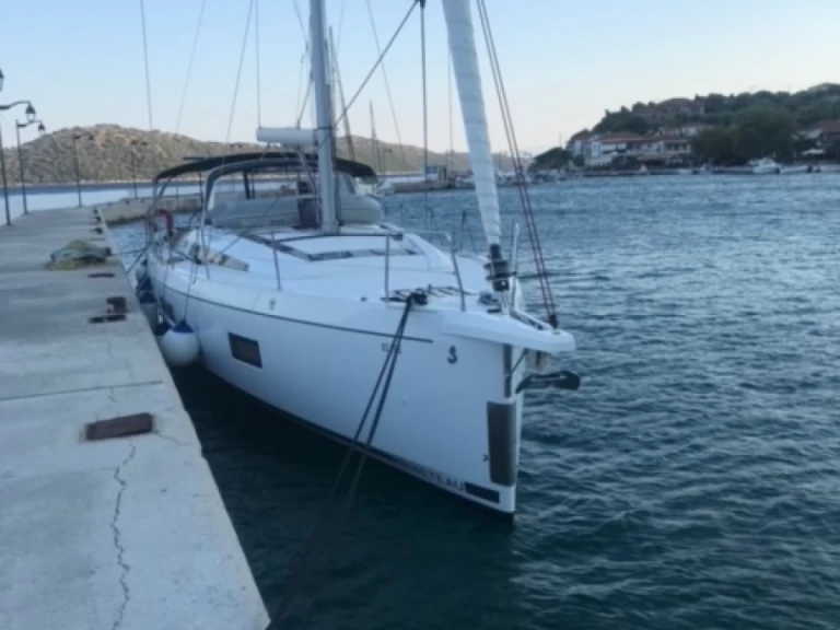 Rent a Bénéteau Oceanis 51.1 Paros (Island)