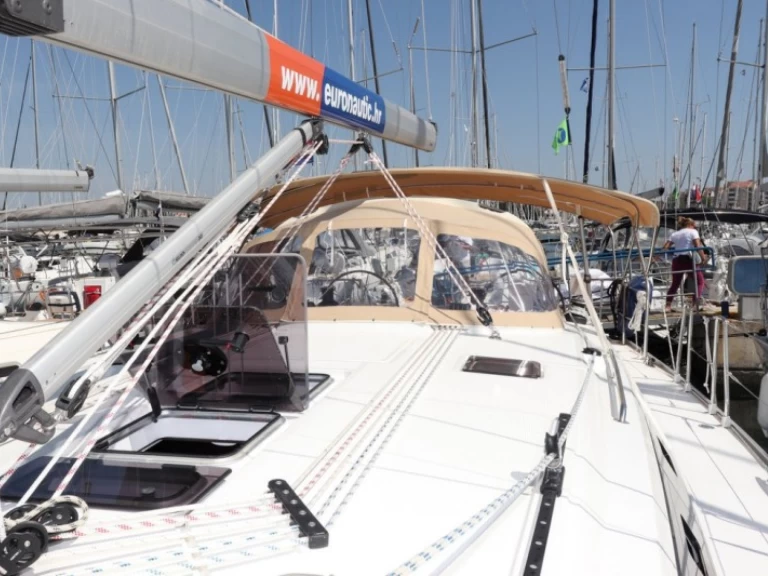 Bareboat Rental Sailboat Bavaria with a boat licence