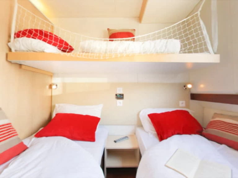 Motorboat rental in Castelnaudary - Le Boat Vision 3