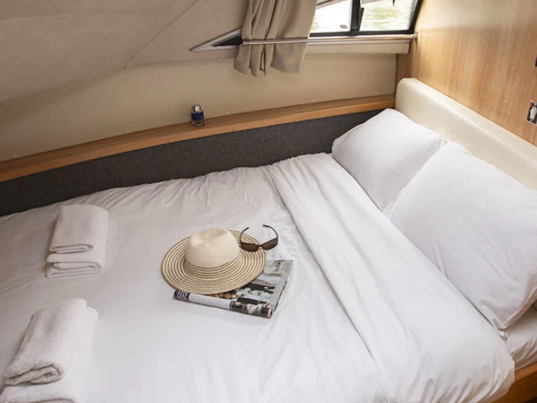 Le Boat Classique Star charter bareboat or captained in  Tannay