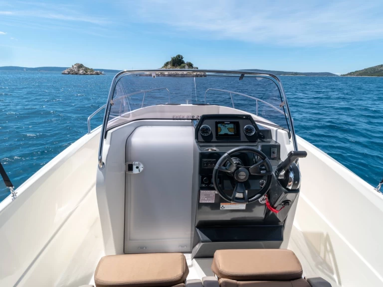 Quicksilver Activ 675 Open Sport in Split on SamBoat