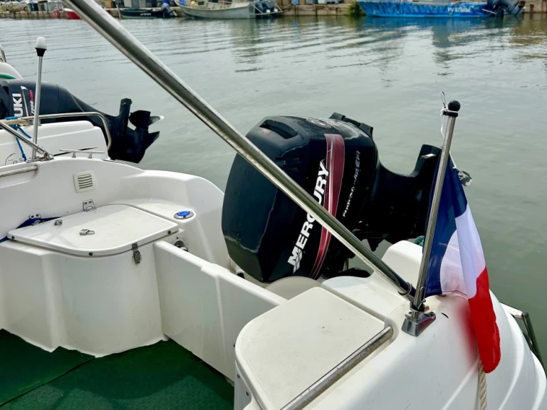 Bareboat Rental Motorboat Quicksilver with a boat licence