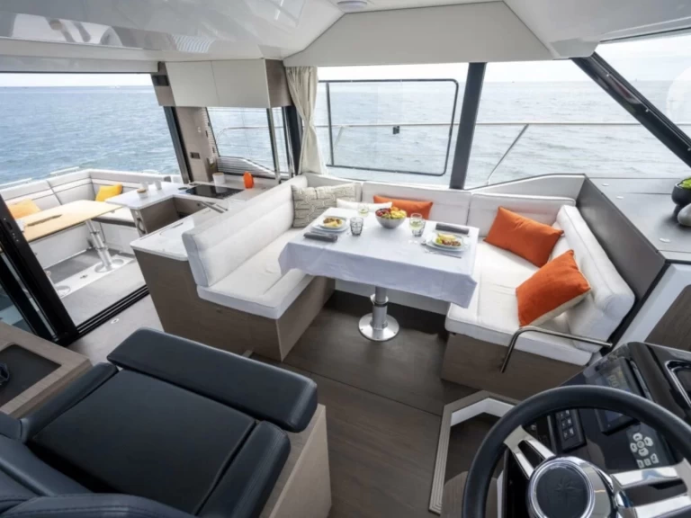 Bareboat Rental Motorboat Orion with a boat licence