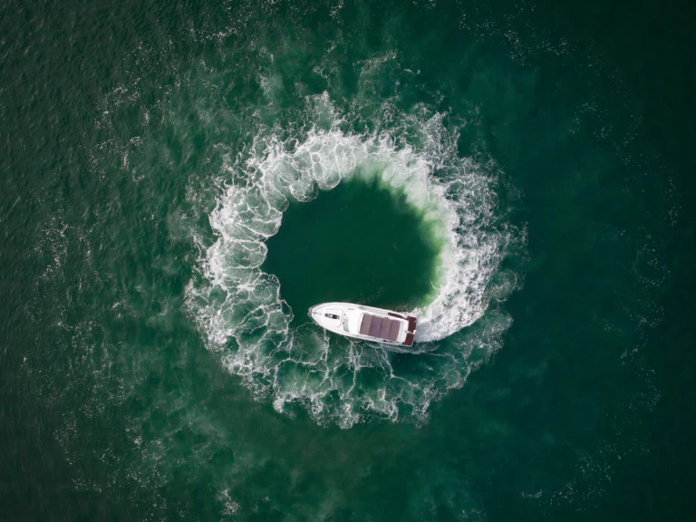 Jeanneau Velasco 43 Fly in Hạ Long on SamBoat