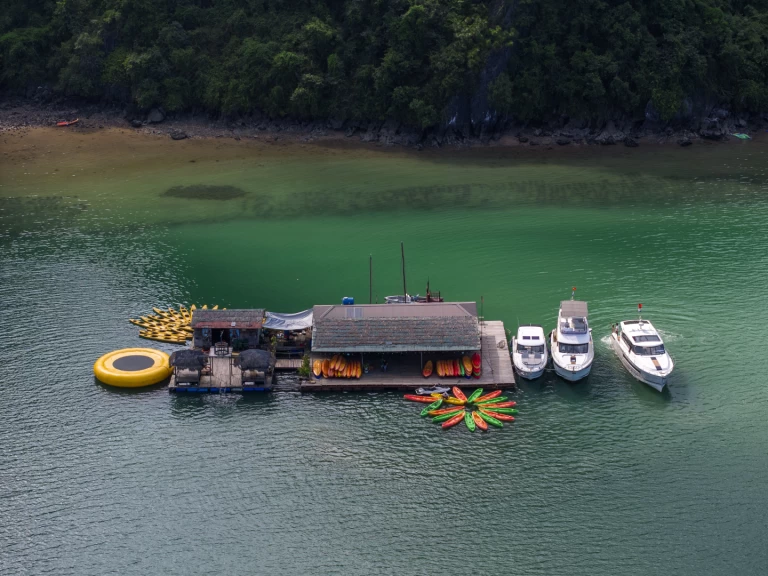 Yacht charter Hạ Long cheap Velasco 43 Fly