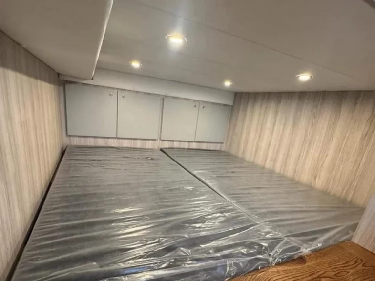 Boat rental MIAMI GOLD  33 WALK AROUND in Naples on Samboat