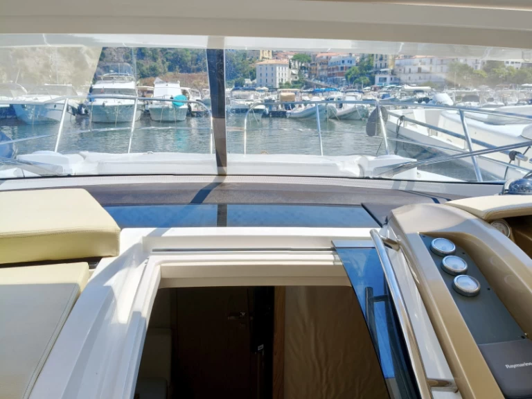 Motorboat rental in Naples - Sessa Marine C38