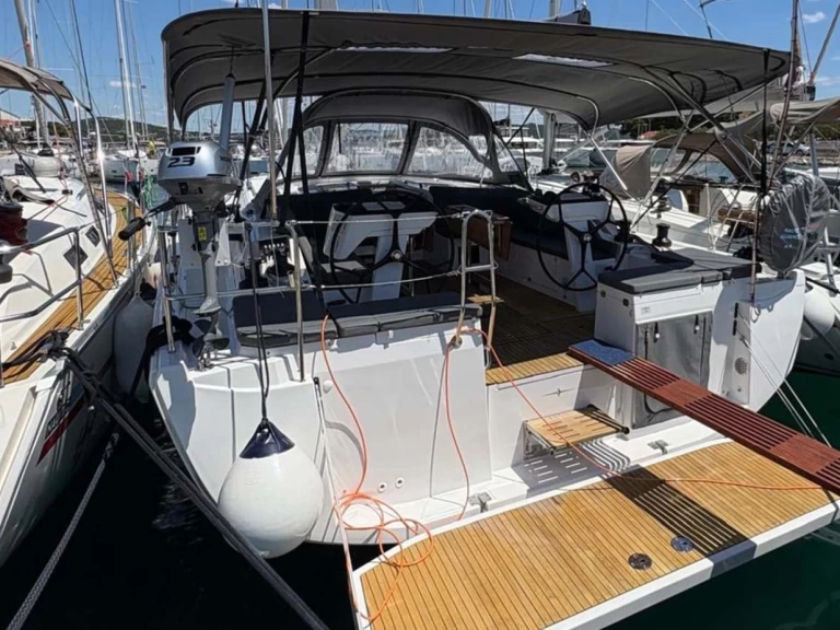 Rent a Bavaria Bavaria C46 Trogir