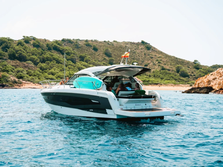 Jeanneau Leader 36 in Fornells on SamBoat