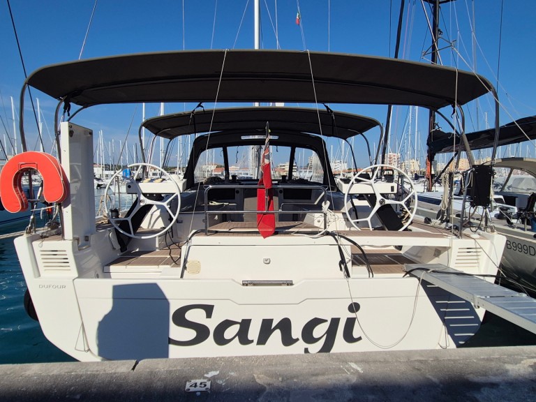 Sailboat rental in Castiglioncello - Dufour Dufour 530