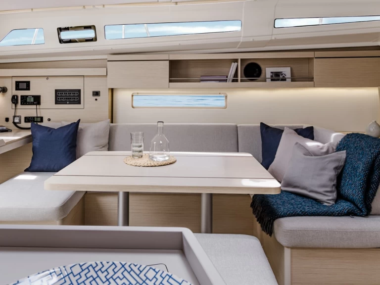 Sailboat rental with or without captain Bénéteau San Vincenzo