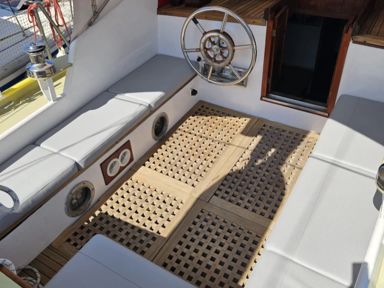 Yacht charter Hvar cheap Besa