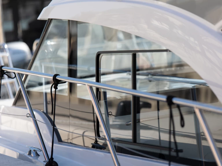 Bareboat Rental Motorboat Bénéteau with a boat licence