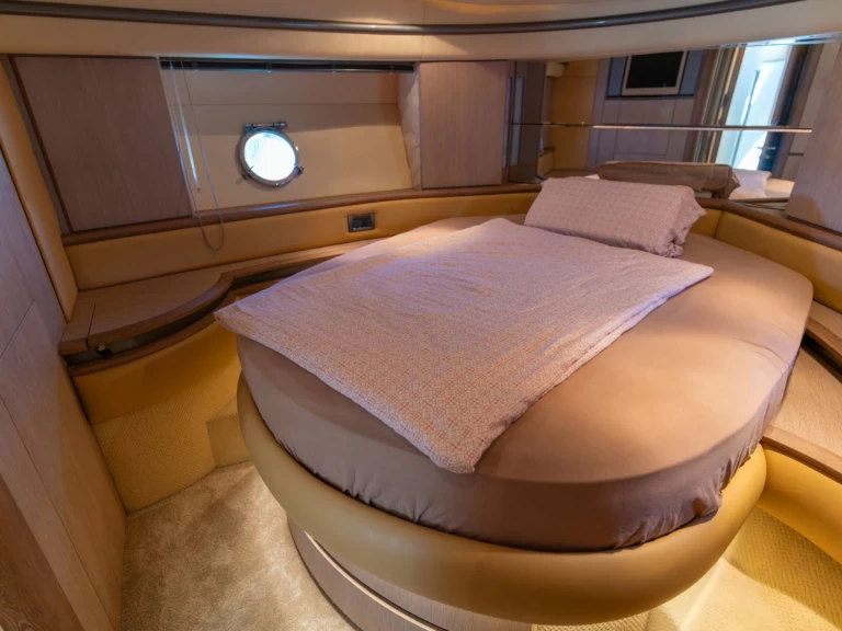 Azimut Azimut 50 Fly charter bareboat or captained in  Poreč