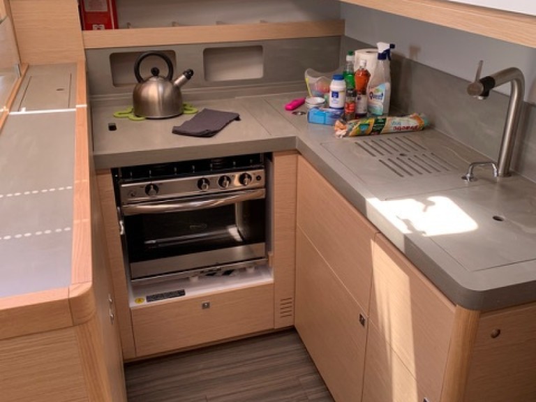 Sailboat for rent Lávrio at the best price