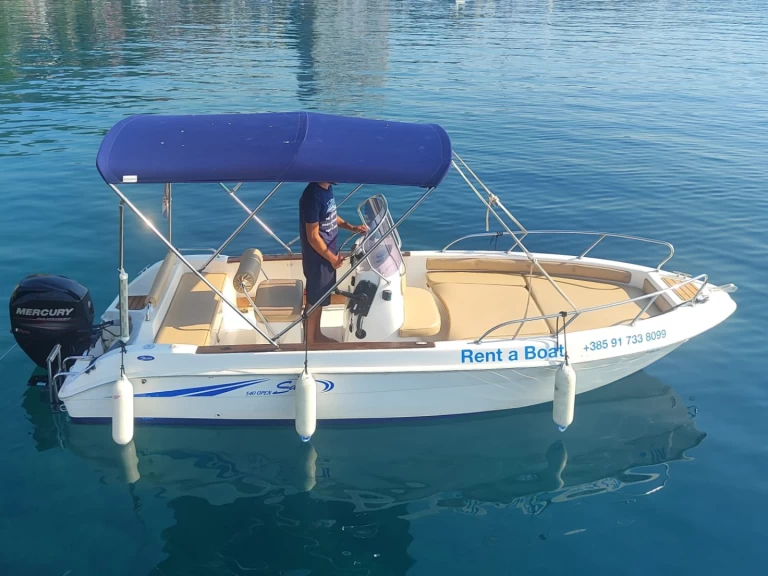 Bareboat Rental Motorboat Saver with a boat licence