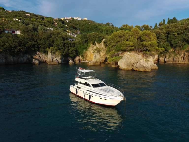 Luxury Yacht for rent Ameglia at the best price