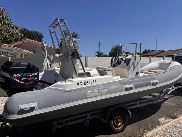Bareboat Rental RIB Sacs with a boat licence