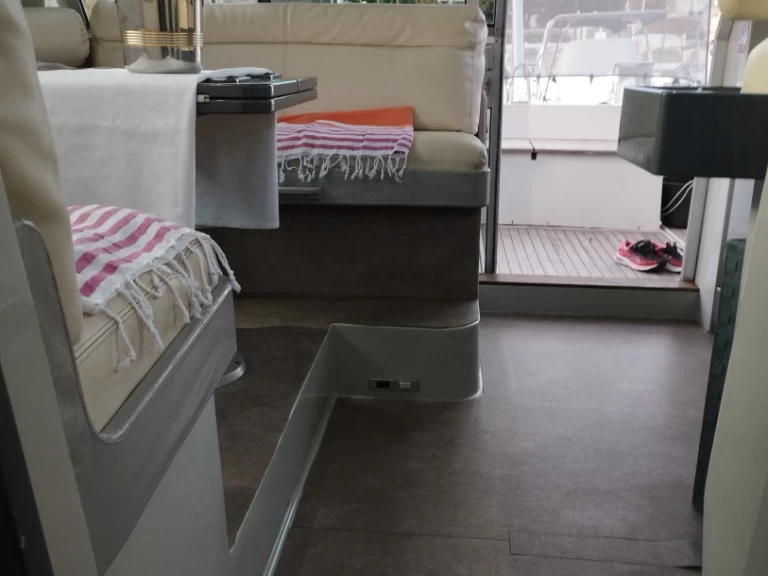 Motorboat rental in Cannes - Ferretti Holiday Sea 
