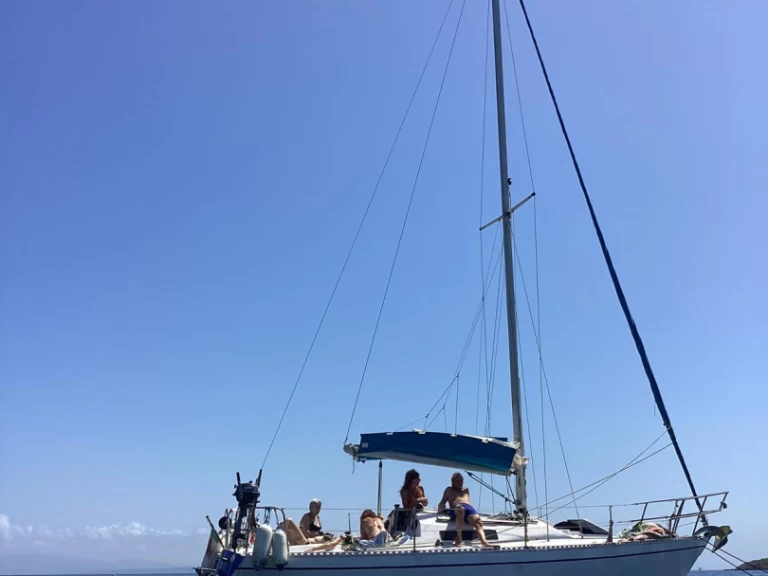 Bareboat Rental Sailboat margutte with a boat licence