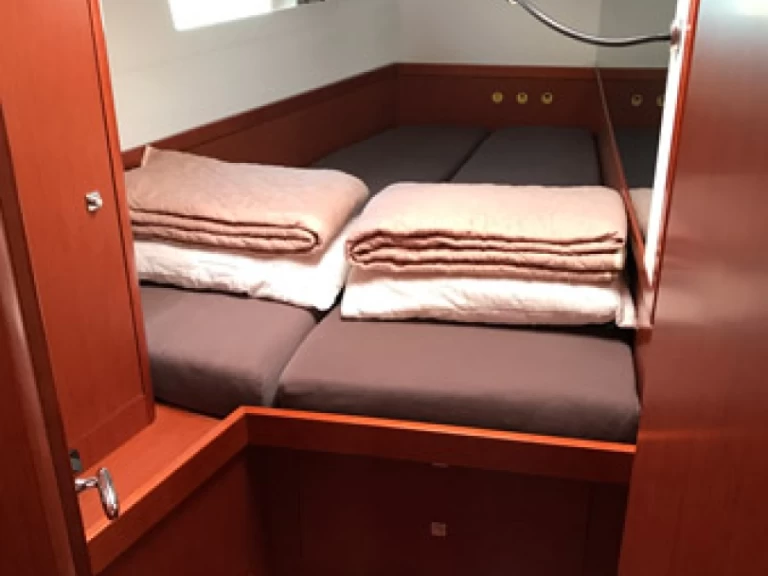 Yacht charter Alimos cheap Oceanis 48