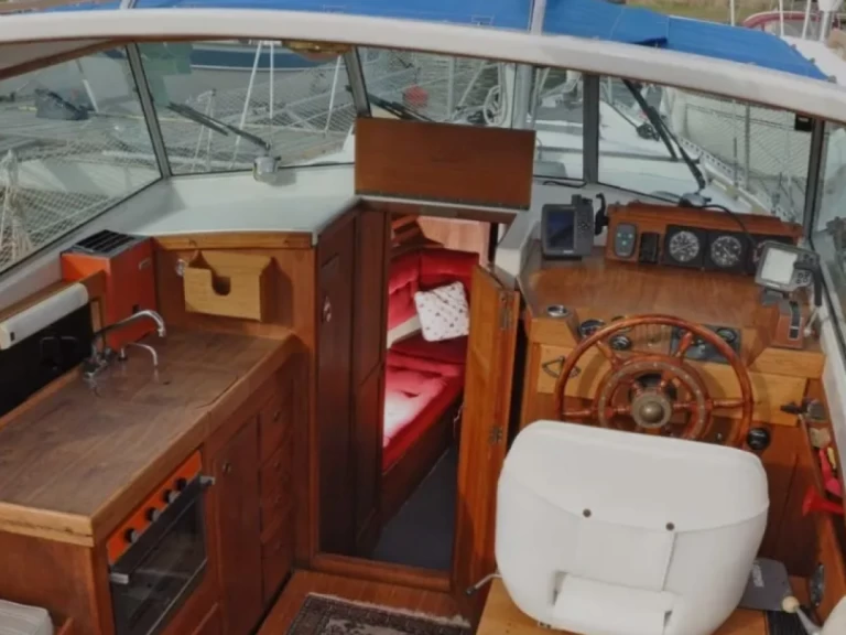 Bareboat Rental Sailboat winga Marine Winga 87 with a boat licence