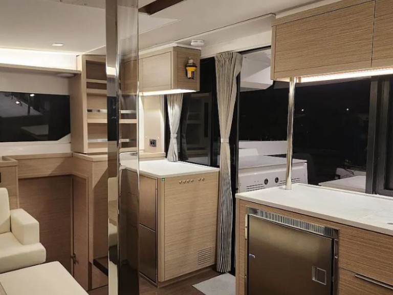 Lagoon Lagoon 46 in Alimos on SamBoat