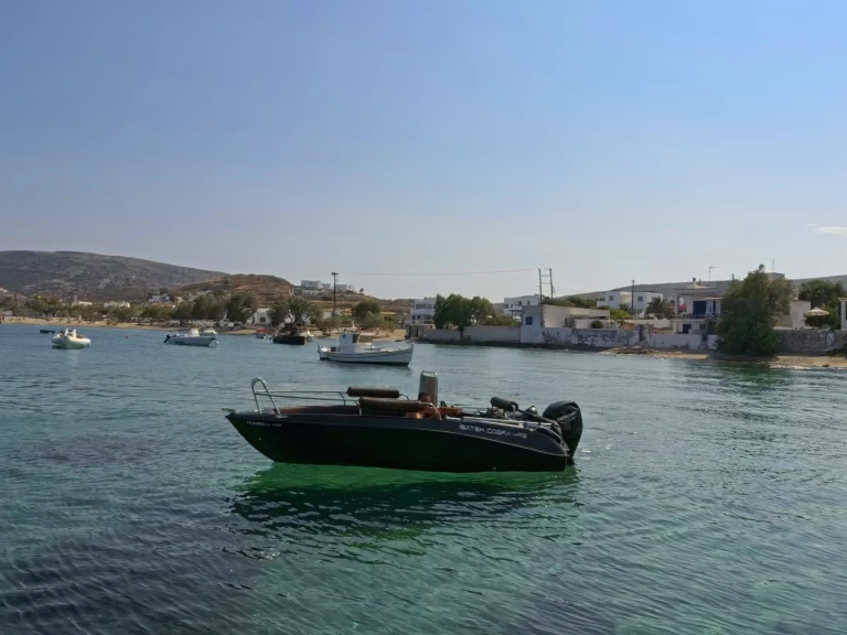 Rent a Isatek Cobra 495 Mílos