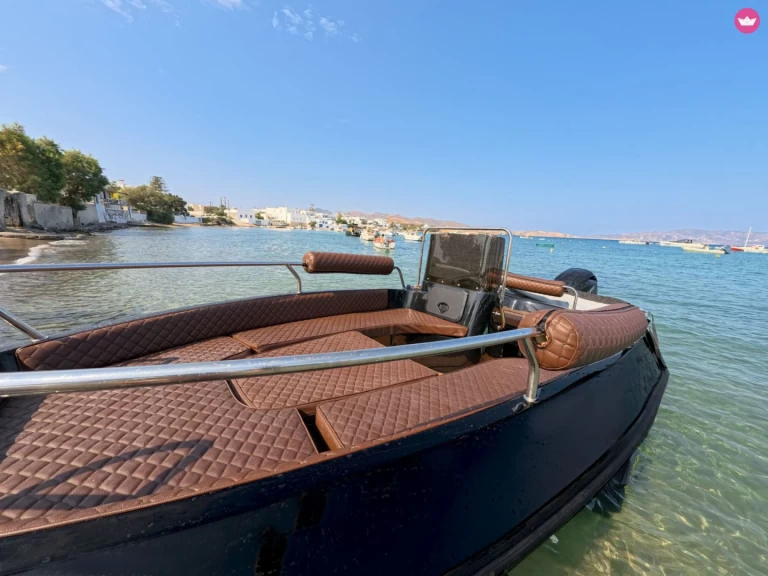 Rent a Isatek Cobra 495 Mílos