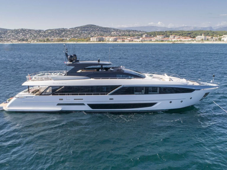 Riva ELYSIUM I in El Toro on SamBoat