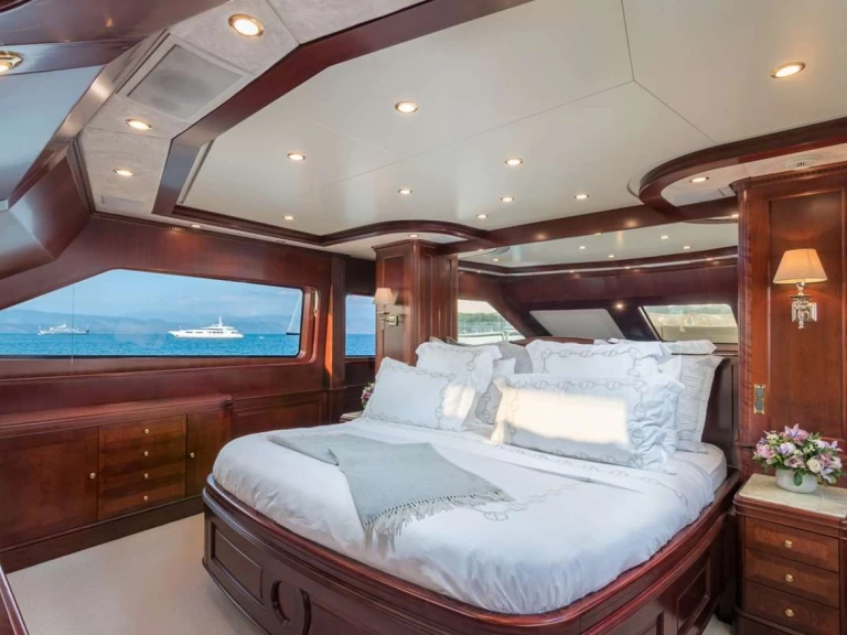 Boat rental Benetti ENDLESS SUMMER in Saint-Raphaël on Samboat