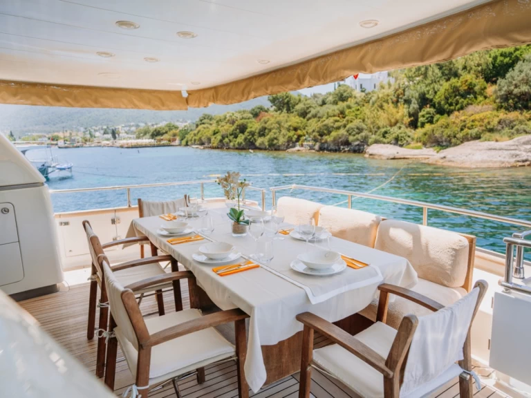 Bareboat Rental Luxury Yacht Sanlorenzo with a boat licence