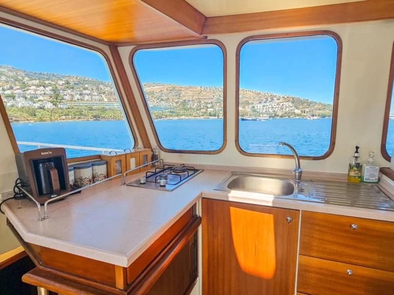 Motorboat rental with or without captain  Yalıkavak